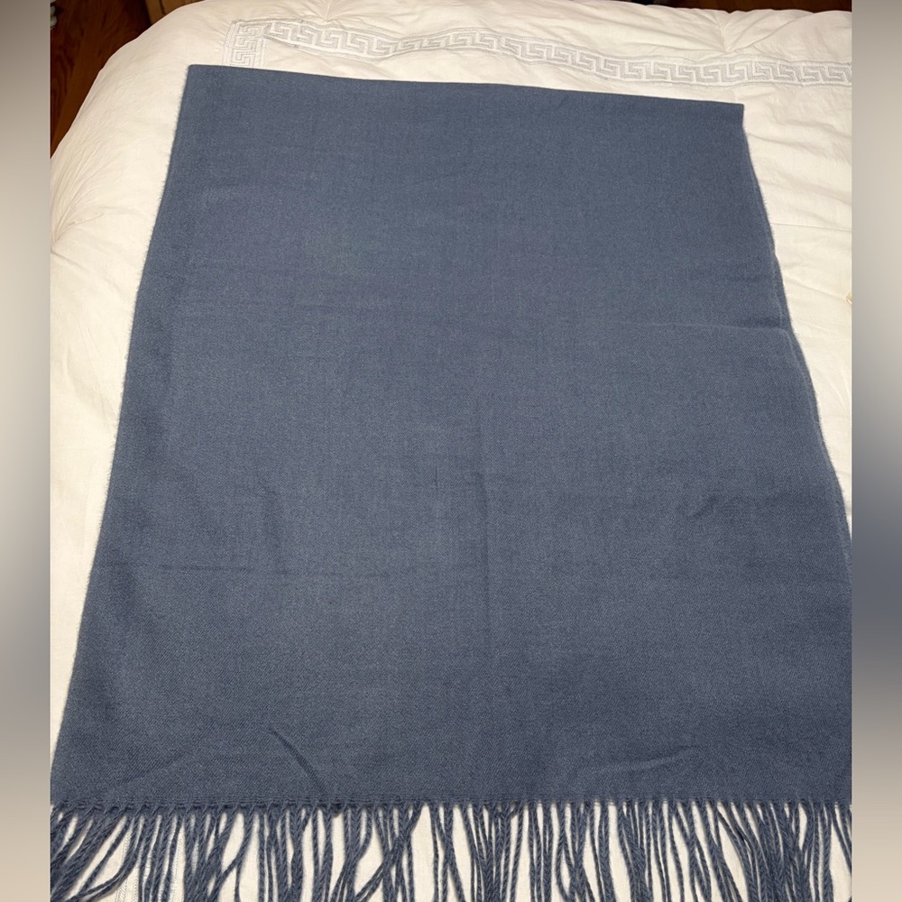 Liz Claiborne Fringe Scarf Wrap  Blue Heather
* All $ donated to Charity * - Picture 3 of 8